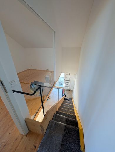 Дотепна дворівнева квартира з краєвидом у сільській тиші! – Treppe zum Studio