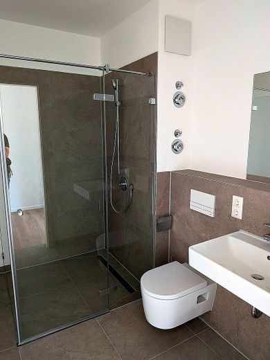Modern 2-room new-build apartment with kitchen at Plärrer: 45 m² – Bad