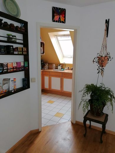 3-Zi-Maisonette, 106 m² 🏔️ Schwarzwaldblick, neue Küche, frisch renoviert, 2 TG – Blick in Küche_vor Renovierung
