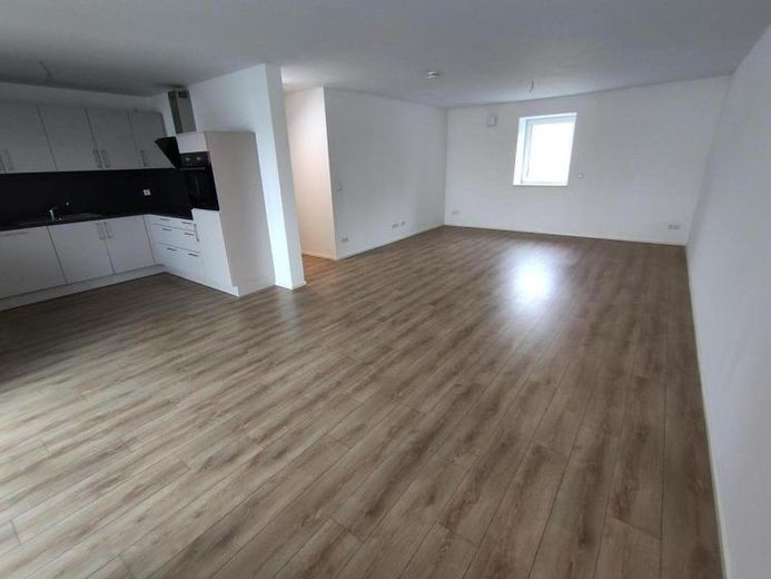 Modernes Wohnen in Wassertrüdingen: 2-Zimmer-Wohnung mit Balkon – Foto 1