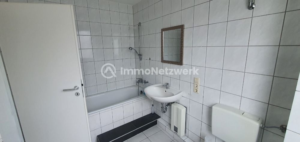TOP***Im Zentrum von Kerpen junges 4 Familienhaus mit 4 Garagen Baujahr 1993***NEU – Wohnung links