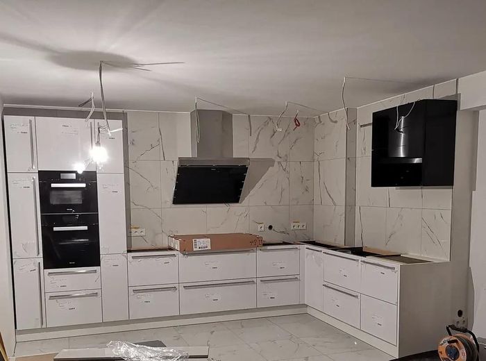 Vollklimatisierte 4-Zimmer-Altbau-Wohnung - kernsaniert mit top Innenausstattung – Küche - Aufbau