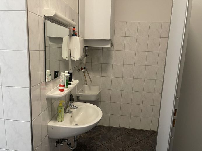 Superfici di magazzino e ufficio riscaldabili in affitto a Eggenfelden -734qm – Photo 7