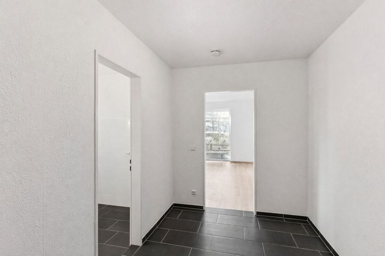 Hadern: 1,5-Zi.-EG-ETW - Loggia + Garten | Erstbezug nach Renovierung | ÖPNV vor der Tür – Flur