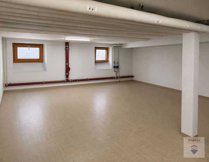 Attraktive Gewerbefläche mit Verkaufsraum in verkehrsgünstiger Lage – Keller Bild 1