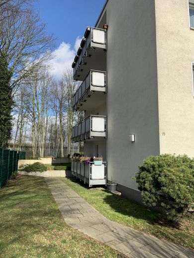 Schöne gepflegte helle Wohnung im 2.Obergeschoss – Balkonansicht