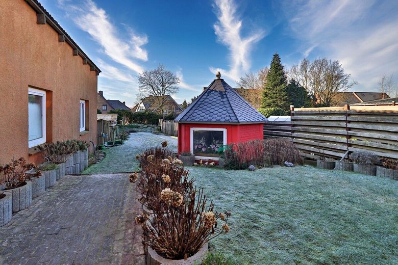 Mehrfamilienhaus mit Ausbaureserve in zentraler Lage von Lunden – Garten