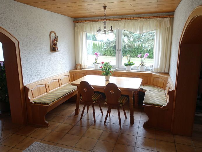 Großzügiger Bungalow auf weitläufigem Grundstück – und optionaler Pferdehaltung – Esszimmer