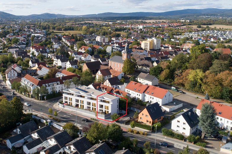 Exklusives Einfamilienhaus mit hochwertiger Ausstattung, 2 PKW Stellplätzen und kleinem Garten – Außenansicht