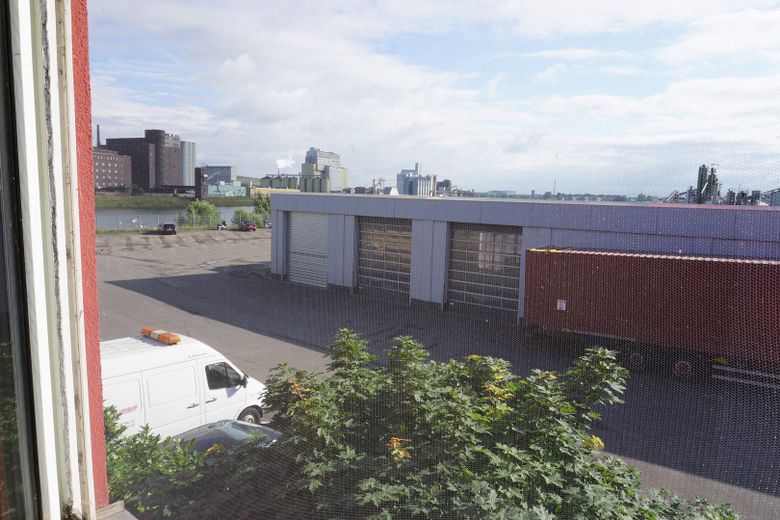 4-Zimmerwohnung im urbanen Mannheimer Industriehafen - ideal für studentische und andere WG's – Blick zum Hafen