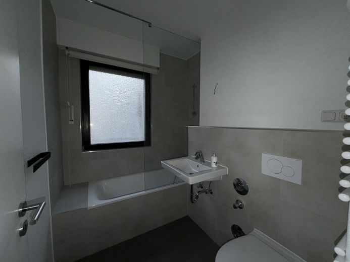 Appartement moderne de 2 pièces dans l’Ostend de Francfort, près de la BCE, avec cuisine équipée et balcon – Photo 8