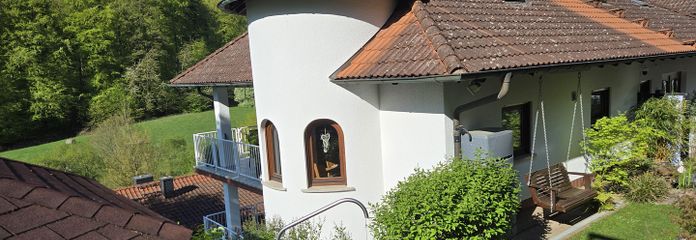 Gepflegtes freistehendes Wohnhaus in Waldrandlage mit Fernsicht ins Grüne – Außenansicht