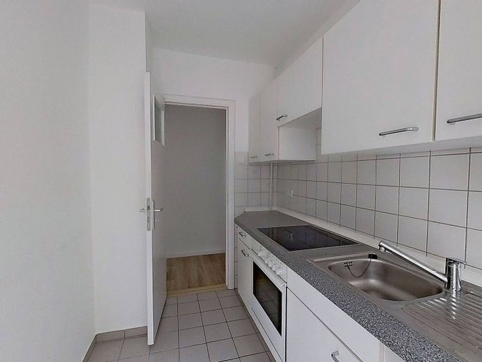 Moderne 2-Zimmer-Wohnung mit EBK in fußläufiger Nähe zum Stadtpark – Ansicht II: Küche
