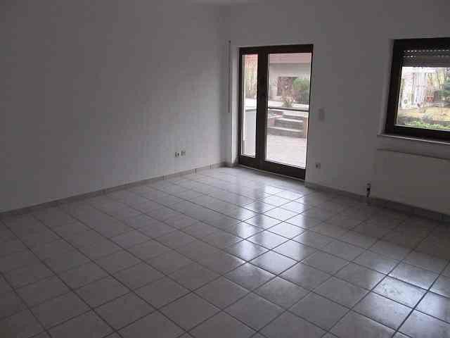 Sonnige Eigentumswohnung 65 qm 3 ZKB Brandoberndorf große 15 qm Terrasse südwest – Wohnzimmer