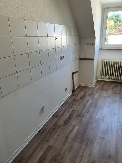 Gut geschnittene 3-Raum KDB-Wohnung im DG – Foto 7