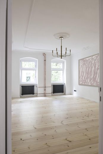 Exklusiver Altbau-Erstbezug zwischen Kollwitzkiez & Winsviertel | Stilvoll saniert | Provisionsfrei – Wohnzimmer