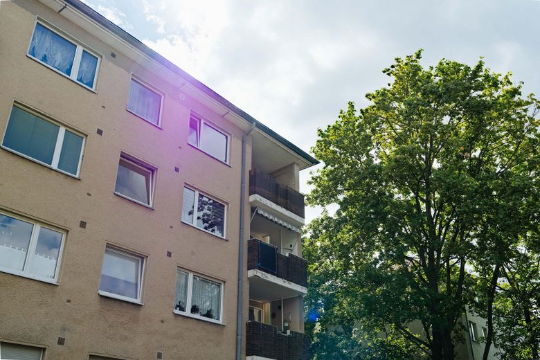 Yaklaşık 77,90 m² büyüklüğünde, hemen taşınılabilir 2,5 odalı daire; doğrudan sahibinden ve komisyonsuz – Ansicht Haus  oben rechts W13