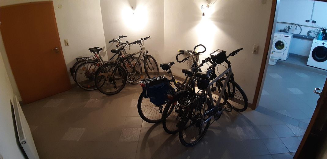 Bellissimo appartamento mansardato di circa 81,00 m² in vendita a Wunstorf / Luthe – Fahrradabstellraum im Keller