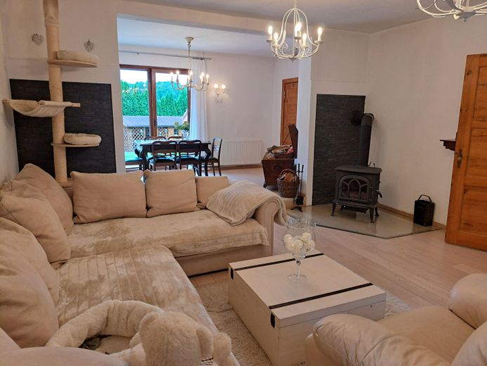 Groß Köris’te su kenarlı taşınmaz, İskele ve misafir evi bulunan seçkin göl mülkü- komisyonsuz – Wohnzimmer