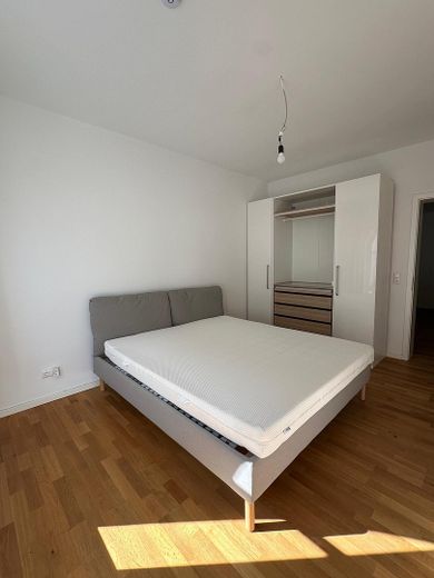 Schlafzimmer u. Kleiderschrank