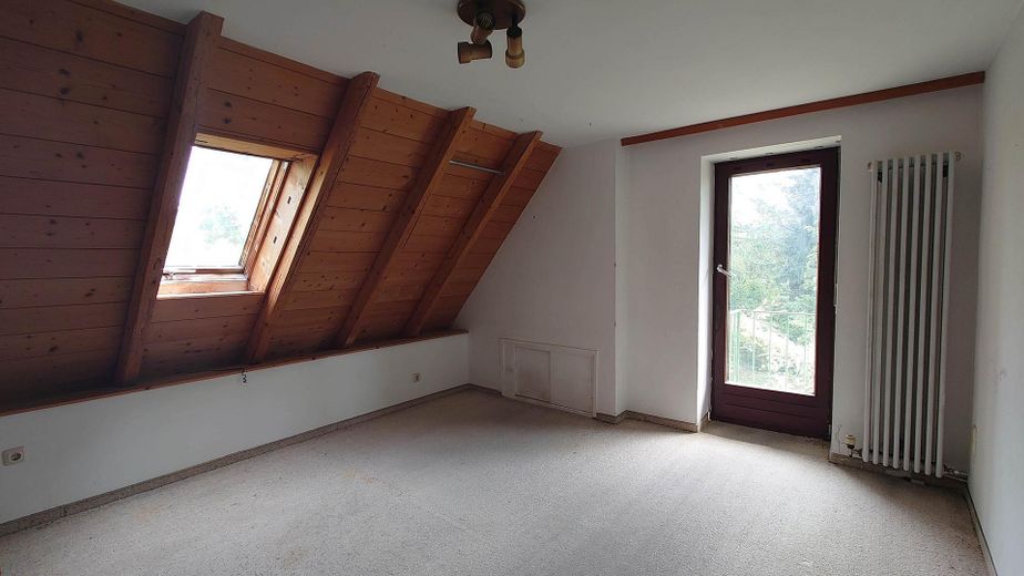 Charmantes Haus auf großem Grundstück in München Pasing – Zimmer OG S-O