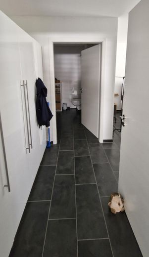 Zrównoważony komfort mieszkania – pełne światła 4-pokojowe mieszkanie w nowym budownictwie, w tym wallbox – Zdjęcie 9