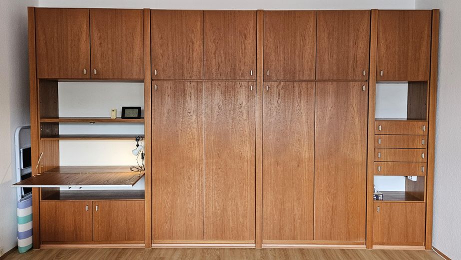 Schrankwand mit Sekretär