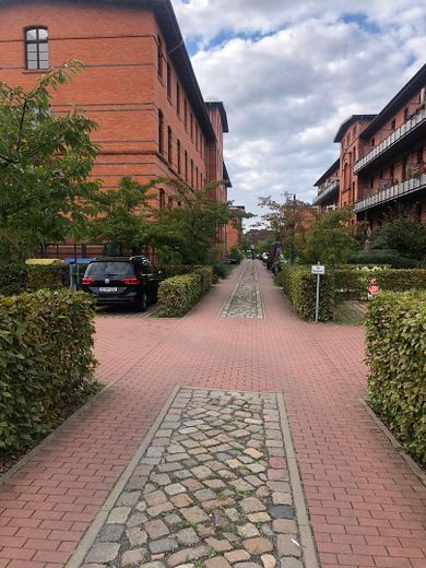 Piso de 3 habitaciones con balcón y amplio sótano, incluida plaza de aparcamiento – Foto 2