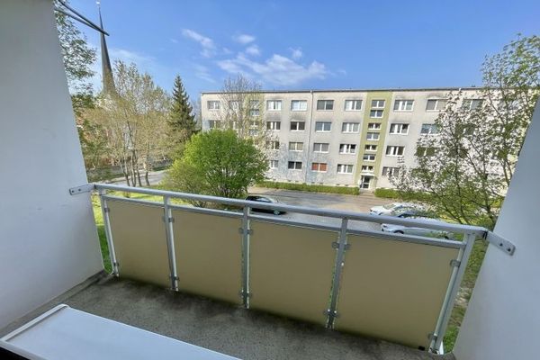 Gera-Langenberg! Appartamento di 4 locali con balcone e vasca da bagno!