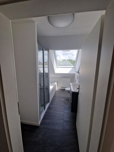 Attic apartment with south-facing balcony – Bad