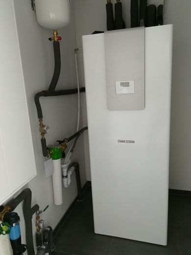 Modernes Reiheneckhaus in ruhiger Lage - gehobene Ausstattung – Technikraum u. Luft-Wärmepumpe