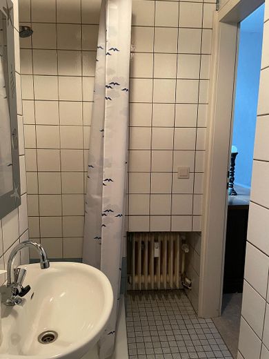 Schöne Praxisräume/ Gewerbe- Ladenfläche auch als Teilwohnen nutzbar - 4 Räume – Bad