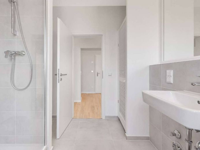 Topmodern & großzügig: Helle 3-Zimmer-Wohnung mit Charme – Ansicht I: Badezimmer