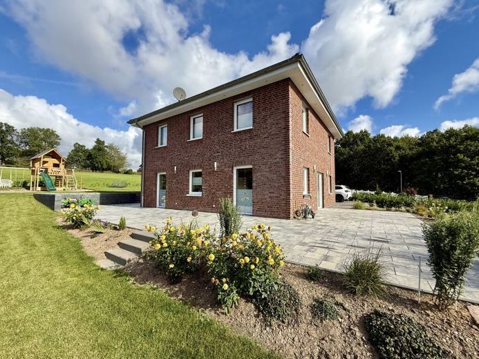 Fröndenberg-Hohenheide: Traumhaftes Einfamilienhaus im Villenstil – Exklusivität auf dem Land! – Photo 1