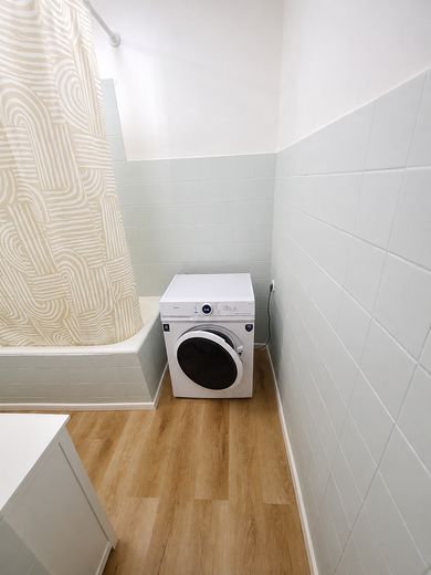 Möbliertes 22 m² WG-Zimmer – Frauen-WG in Düsseldorf-Heerdt– ruhig & hochwertig – Wasch-Trockner vorhanden