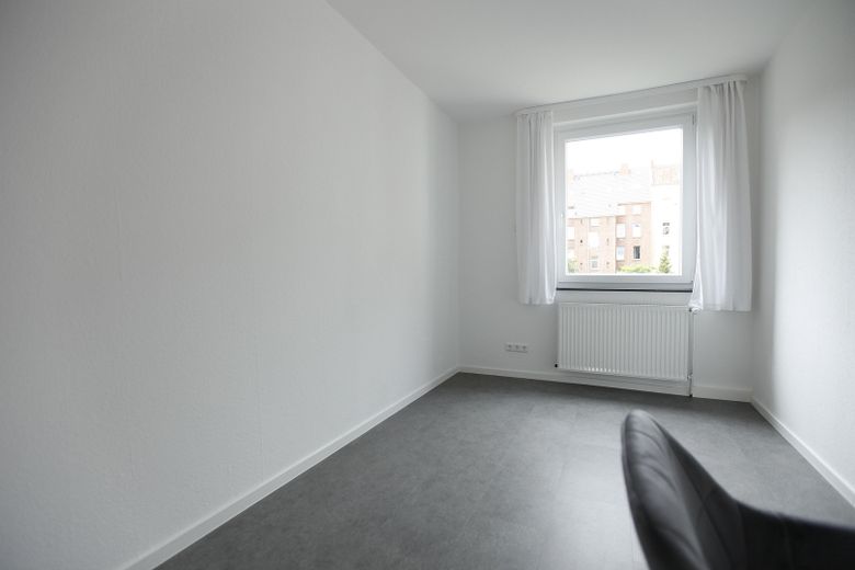 Schöne 2,5 Zimmer Wohnung (Nähe Hochschule Hannover) + Garage optional – Büro / Kind (ca. 8,5 qm)