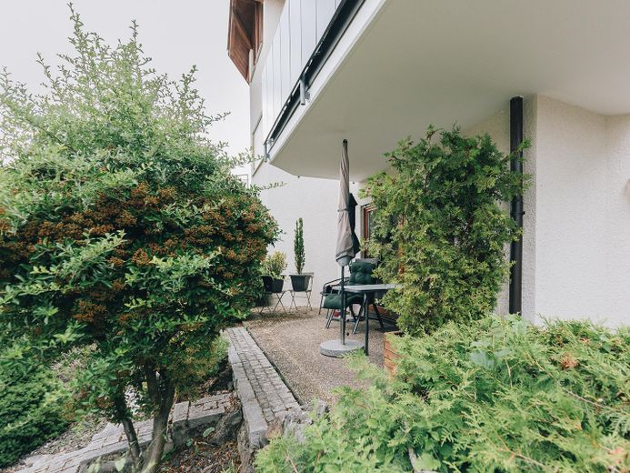 Steuerlich attraktive Kapitalanlage in Stammheim-Süd mit zuverlässigem Mieter (provisionsfrei) – Blick auf die Terrasse 