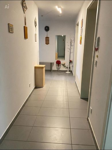 Aantrekkelijk, groot 2-kamerappartement in de stad met terras en zonnige tuin in Echterdingen – Flur