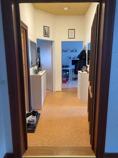 Altbauwohnung mit Balkon in idyllischer Lage an der Mittelriede – Geräumiger Flur