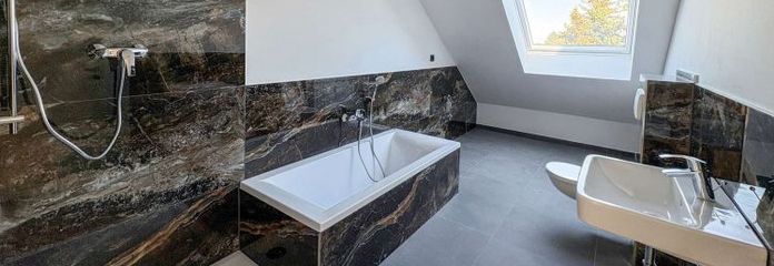 ДІМ, НАПОВНЕНИЙ СВІТЛОМ І СТИЛЕМ | Сучасна мансардна квартира з 4 кімнатами та балконом у Борні