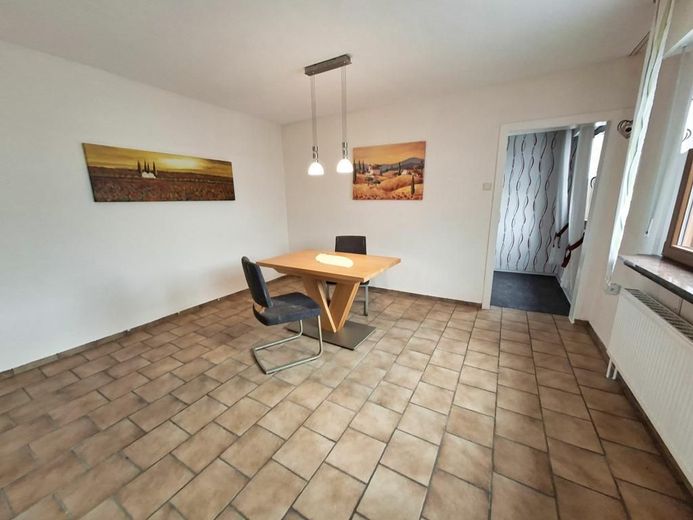 CITYHOUSE: Einfamilienhaus mit viel Platz, Dachterrasse,  Traumgarten, Stellplatz für Wohnmobil, PKW – Esszimmer EG