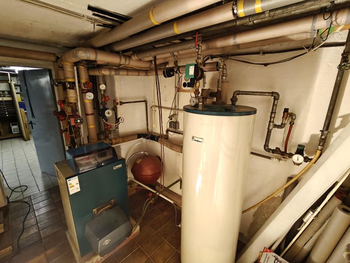 Maison mitoyenne bien entretenue en emplacement central – Heizung