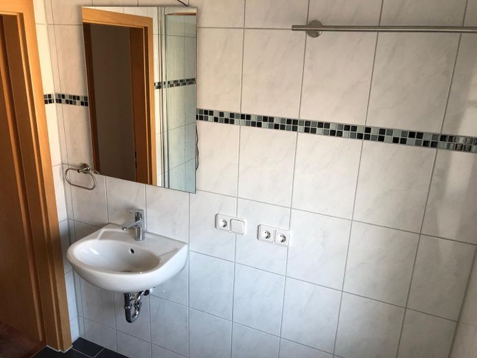 Odnowione mieszkanie 2-pokojowe o powierzchni 39 m² w Augsburgu – bezpośrednio od właściciela, bez pośrednika, 2 pokoje z kuchnią i łazienką – Zdjęcie 25