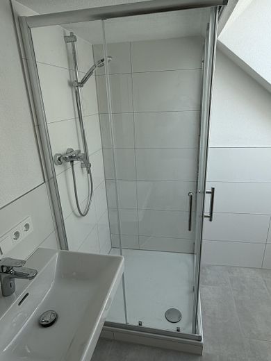 Schmuckstück: "Haus in Haus" - 4 Zimmer 2 Bäder, Küche und Gäste WC – फोटो 8