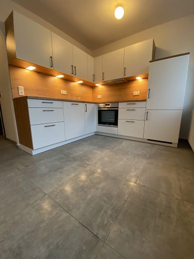 in Zentraler Lage sehr schöne 2,5 Zimmerwohnung mit Loggia zu vermieten – फोटो 1