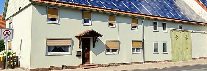 Resthof / Wohnhaus mit zwei Wohneinheiten und Stallungen