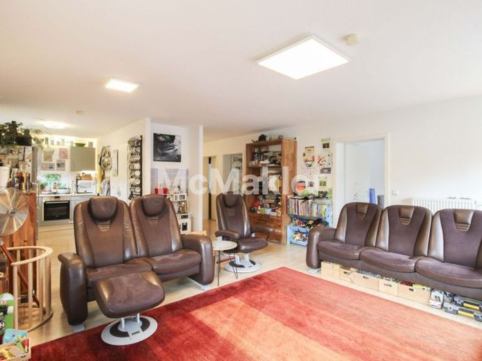 Familienfreundliche 4-Zimmer-Wohnung mit Terrasse & 2 Garagen in Unterreichenbach – Foto 1