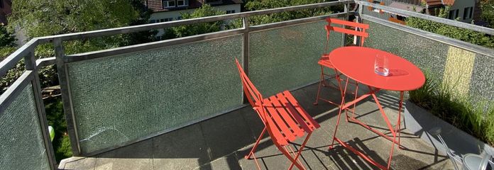 Sonnige 3 Zimmer-Wohnung in Halbhöhenlage mit Weitblick auf Stuttgart – Ausblick Sommer