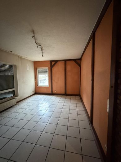 Großzügige 3-Zimmer-EG-Wohnung mit Renovierungsbonus – ideal für Handwerker / Eigenleistung – Foto 4