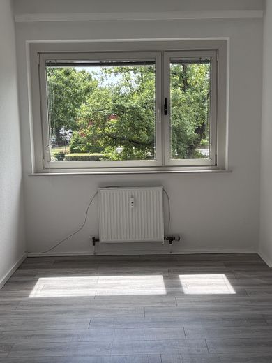 Luminoso apartamento de 3 habitaciones bien distribuido cerca de Bahnhofstr. en Lichtenrade – Zimmer Richtung Süden